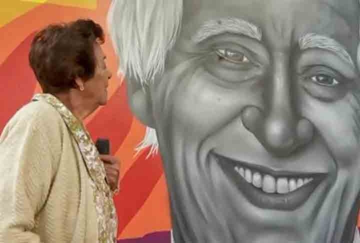O dramaturgo Zé Celso Martinez Corrêa, fundador do Teatro Oficina e que morreu em 2023, é um dos filhos ilustres de Araraquara retratados pelas mãos de Aracê. Seu rosto estampa um espaço na Avenida José Bonifácio. Reprodução: Flipar