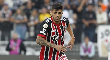 O jovem Lucas Beraldo está em alta e atualmente custa 6 milhões de euros. Foto: Rubens Chiri / saopaulofc.net