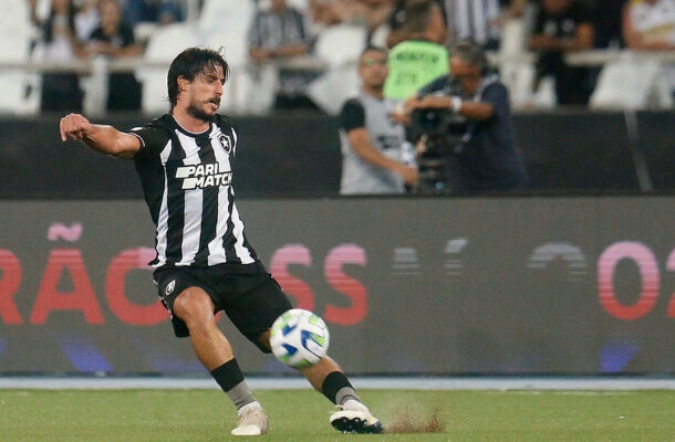 PIRES - Participou de algumas trocas de passes, não se omitiu e chutou algumas bolas contra o gol adversário - NOTA: 6,0 - Foto: Vitor Silva/Botafogo