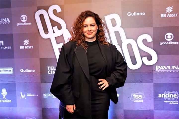 Já na vida adulta, ela ganhou destaque inicial em “Senhora do Destino”, de 2004. Na novela, interpretou Claudinha, enteada da vilã Nazaré - papel de Renata Sorrah. 
 Reprodução: Flipar