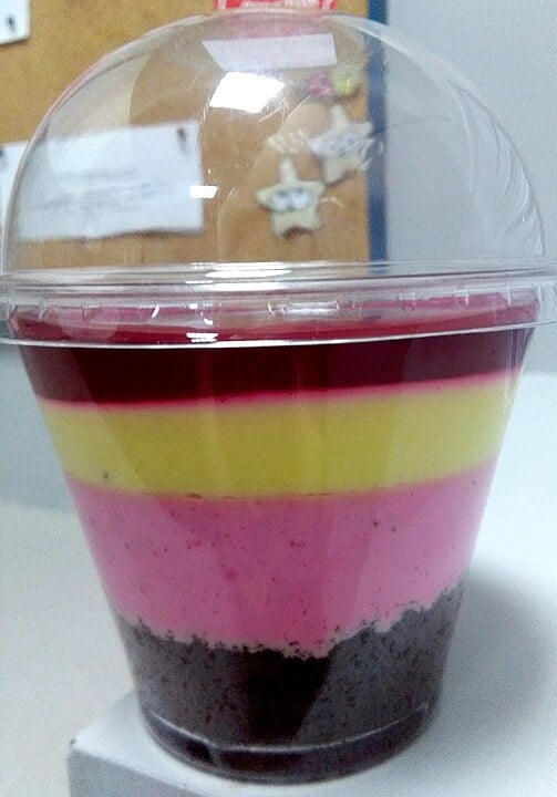 Contudo, não é preciso retirar a gelatina totalmente do cardápio. Ela pode ser ingerida em pequenas quantidade, sem oferecer riscos à saúde. Reprodução: Flipar