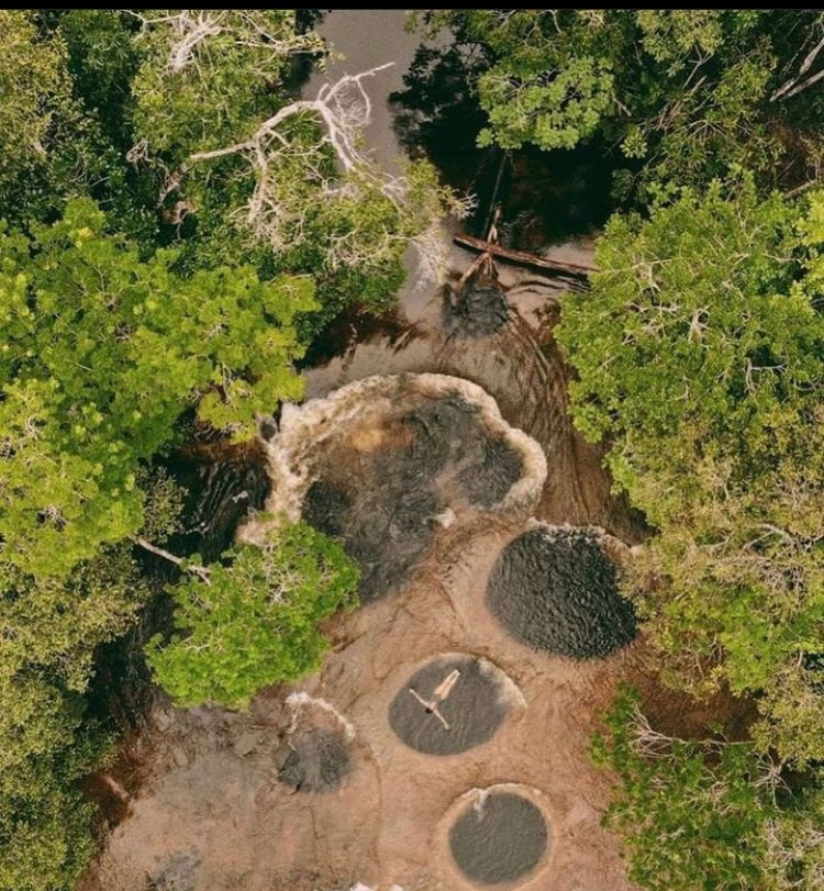 A especialista em geodiversidade Isabela Apoema, que faz mestrado na Universidade Federal do Amazonas, deu uma explicação intrigante acerca da formação.