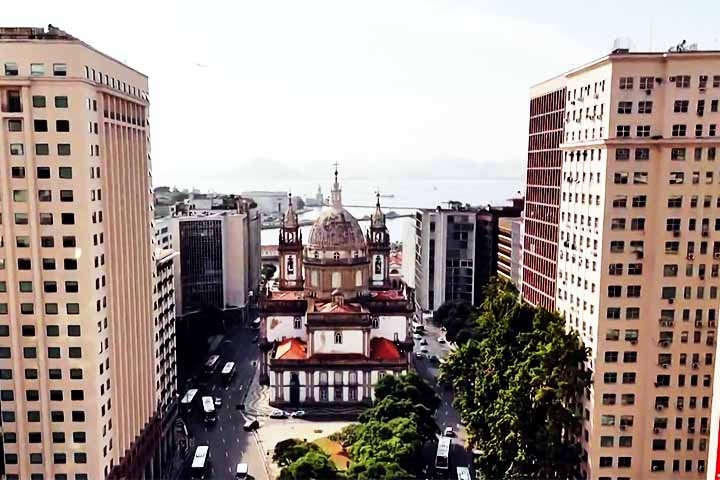 Em 2025, a Igreja da Candelária, um importante símbolo religioso, arquitetônico e cultural do Rio de Janeiro, completa 250 anos da bênção de sua pedra fundamental. 

 Reprodução: Flipar