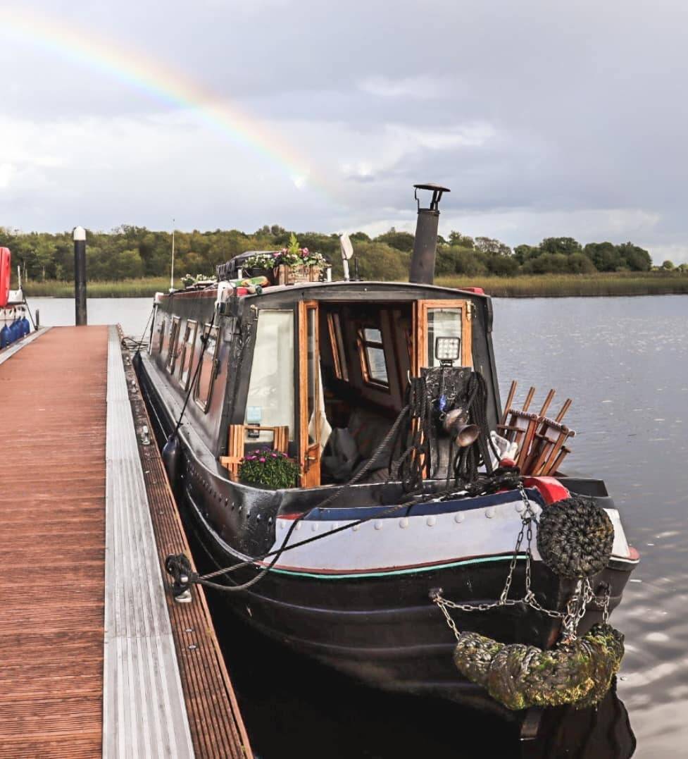 Casal se muda para barco e economiza no aluguel . Foto: Reprodução / Instagram