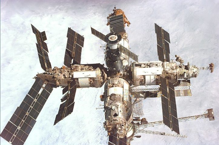 Sua formação foi impulsionada por um contexto histórico de intensa rivalidade espacial entre os Estados Unidos e a União Soviética, conhecida como Guerra Fria.  Reprodução: Flipar