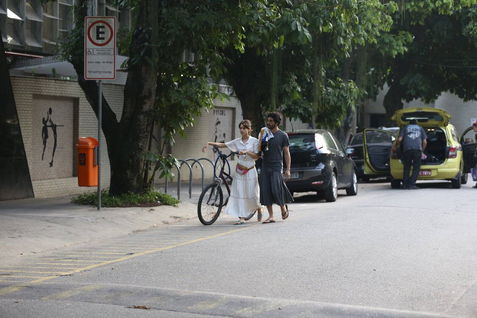 Luisa Arraes e Caio Blat em passeio no Rio de Janeiro. Foto: AGNEWS/Rodrigo Adao