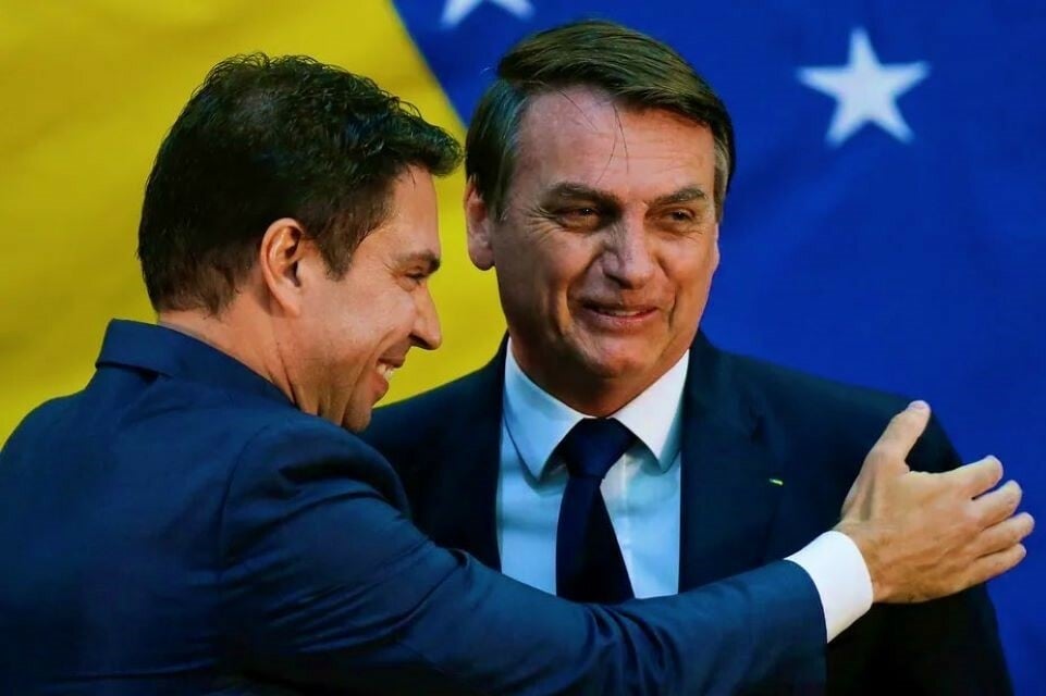 Moraes proíbe contato entre Ramagem e Bolsonaro Henrique Neri