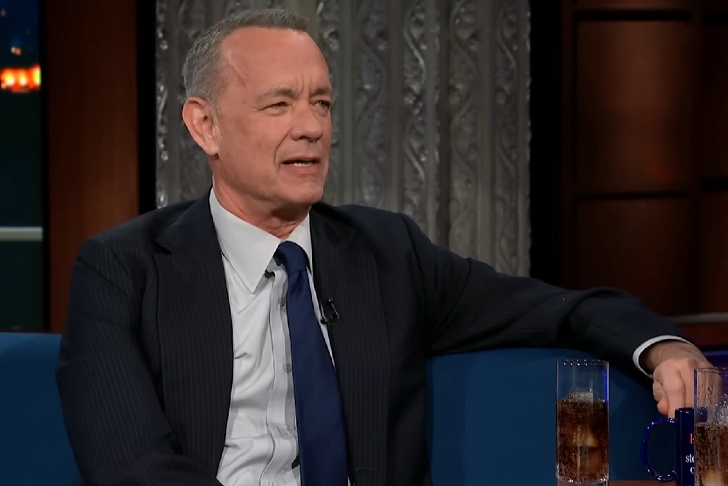Em outra oportunidade, Tom Hanks já havia expressado preocupações sobre as possíveis consequências do uso da IA na indústria de atuação.  Reprodução: Flipar