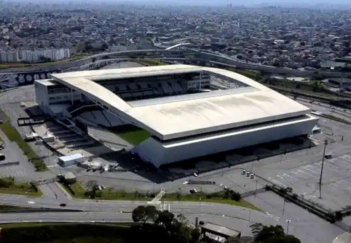 Neo Química Arena - Conhecida como Itaquerão, é a casa do Corinthians. O estádio foi inaugurado em 2014, tem grama natural e capacidade para 49.205 espectadores. Reprodução: Flipar