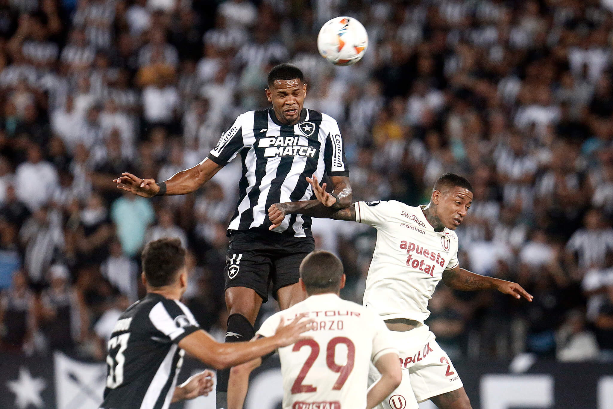 Botafogo x Universitario Vítor Silva / Botafogo