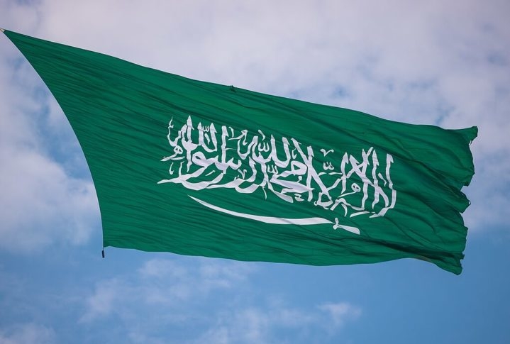 Na Arábia Saudita, a pena de morte é aplicada em casos de homicídio, estupro, terrorismo e blasfêmia, com execuções geralmente realizadas por decapitação em público Reprodução: Flipar