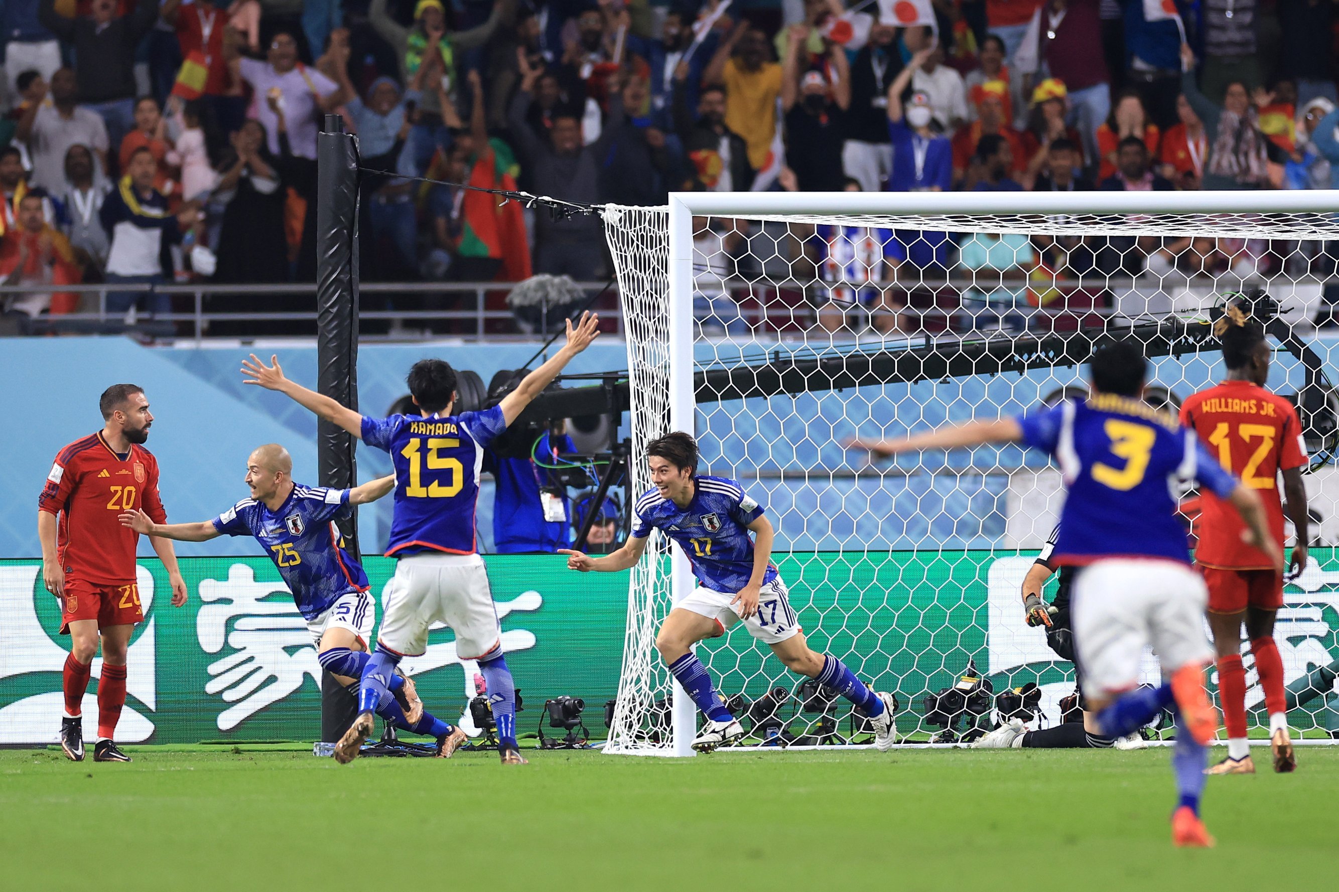 Japão vence Espanha por 2 a 1 e vai às oitavas do Mundial como