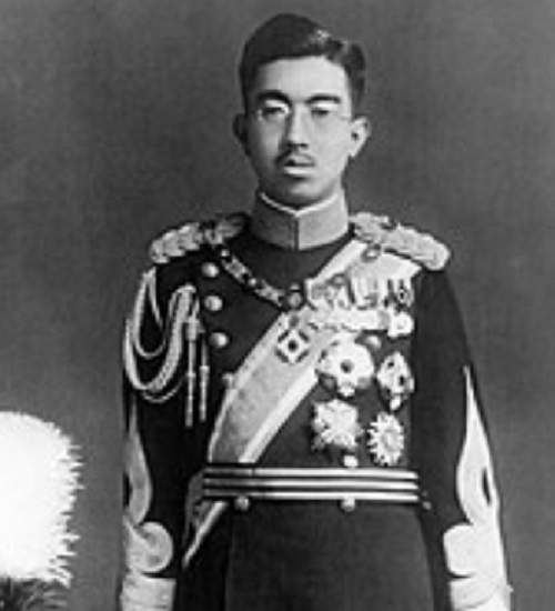 Imperador Hirohito (62 anos no trono) -O monarca foi o Imperador do Japão, de 1926 a 1989, liderando o país durante a Segunda Guerra Mundial e a reconstrução pós-guerra.  Após a derrota, Hirohito abdicou de sua posição, desempenhando um papel significativo na democratização do Japão. Reprodução: Flipar