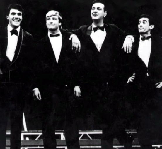 Após atuar em programas humorísticos, ele criou na TV Excelsior o programa “Adoráveis Trapalhões”, antecessor de “Os Trapalhões”. No elenco, Renato Aragão teve ao seu lado Dedé, Ivon Cury, Ted Boy Marino e Wanderley Cardoso.
 Reprodução: Flipar