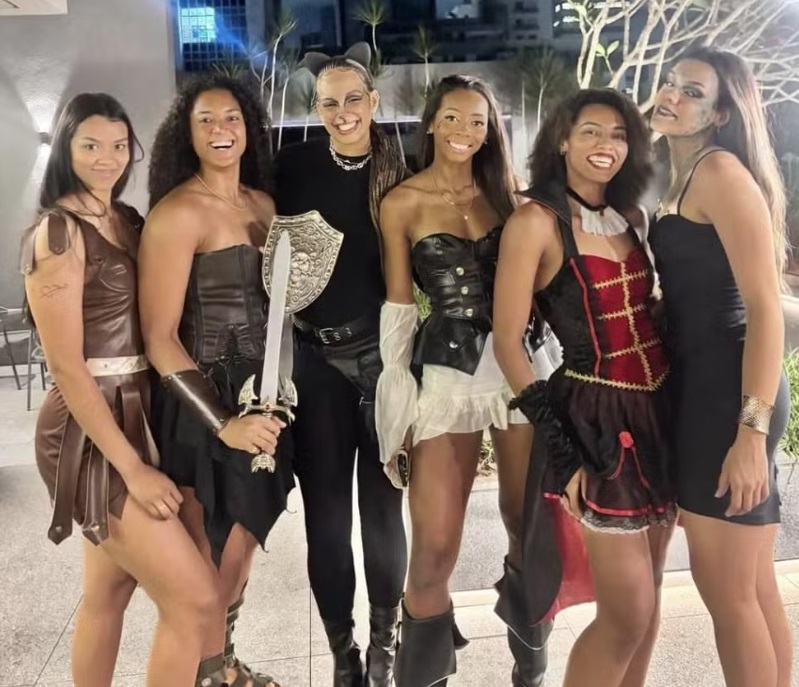 Kelly, Celeste Plak, Rebeca, Kisy, Glayce e Giovana Reprodução / Instagram