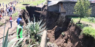 Fissuras gigantes no Quênia surgiram por causa das chuvas Reprodução/Nation Africa