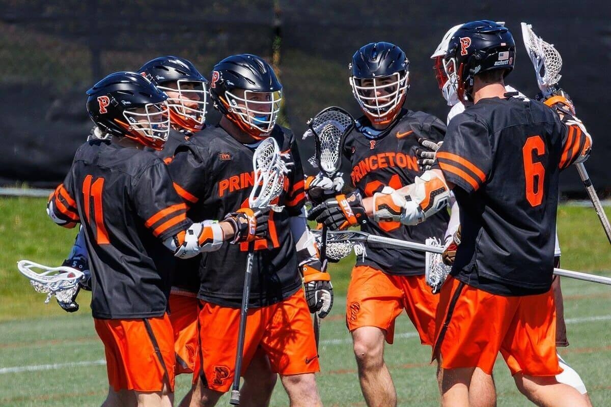 Lacrosse - Modalidade popular em países como Canadá e Estados Unidos fez parte da programação olímpica em duas edições consecutivas: Saint-Louis-1904 e Londres-1908.  Reprodução: Flipar