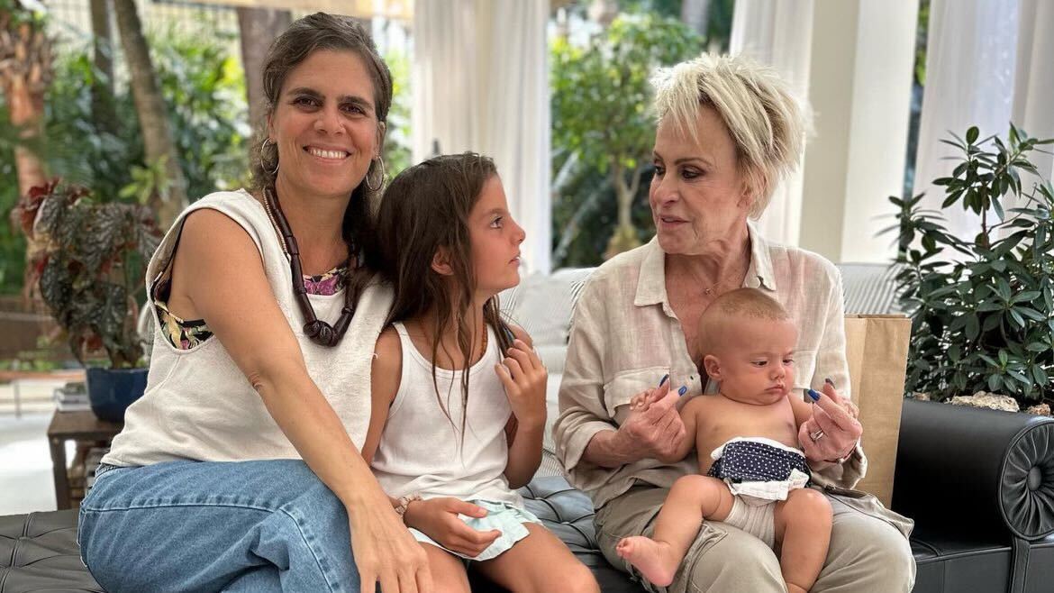 Ana Maria Braga em fotos raras com a filha e as netas Reprodução Instagram - 2.4.2024