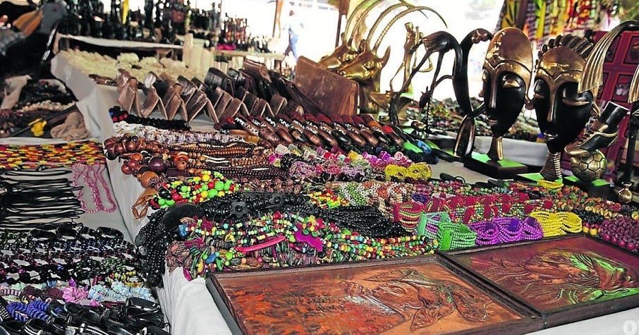 Peças expostas no Mercado do Artesanato de Angola. Foto: Reprodução/Instagram 31.03.2023