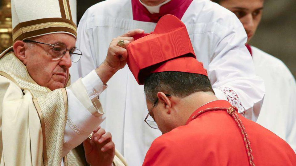 Papa Francisco e o cardeal Dom Sérgio da Rocha, em 2016, na Basílica de São Pedro. Foto: Reprodução