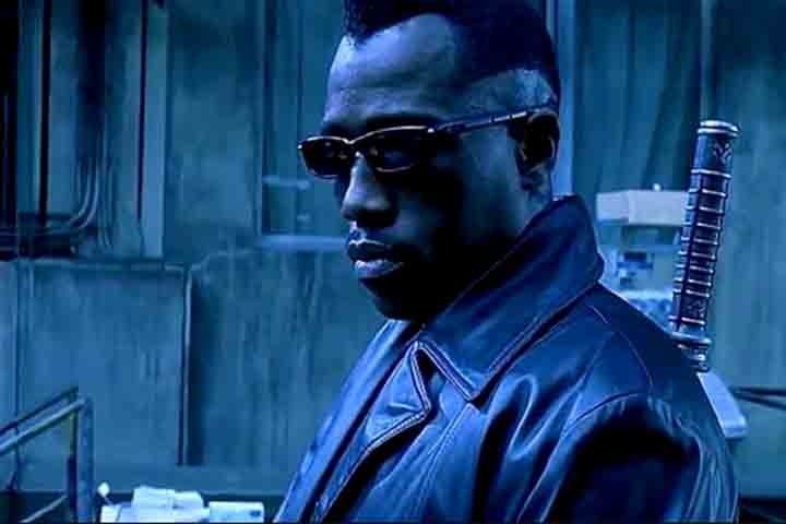 Entre esses dois momentos, Del Toro também se aventurou em produções de grande orçamento, mas sem abandonar seu olhar autoral. Dirigiu “Blade II” e “Hellboy”, adaptando para o cinema o personagem das HQs de Mike Mignola. 
 Reprodução: Flipar