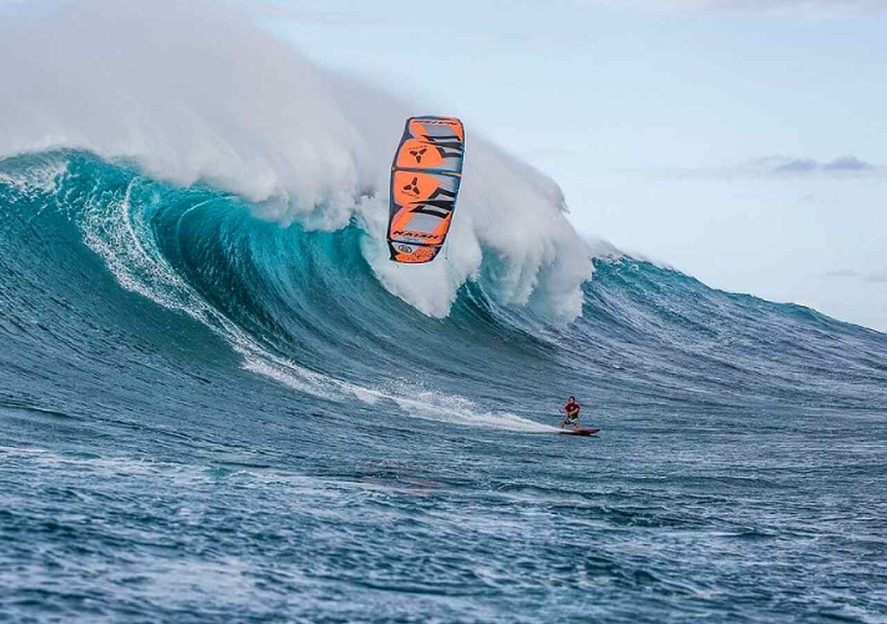 Outer Banks, Carolina do Norte - Esportes: Kitesurf, windsurf, surf - Descrição: Conhecidas por suas longas praias e ventos constantes, as Outer Banks são ideais para esportes aquáticos como kitesurf e windsurf - Melhor época: Verão (junho-agosto) para esportes aquáticos Reprodução: Flipar