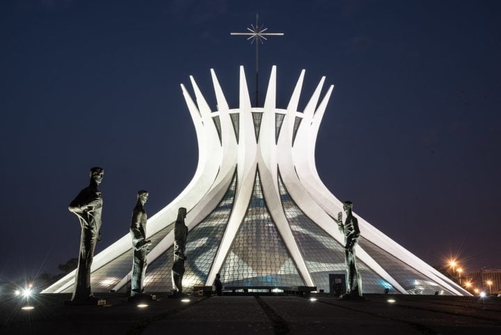 Catedral de Brasília: Representante do Brasil na lista, a Catedral de Brasília foi construída a partir de 1958 e inaugurada em 1970.  Reprodução: Flipar