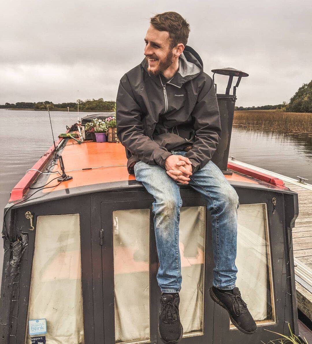Casal se muda para barco e economiza no aluguel . Foto: Reprodução / Instagram