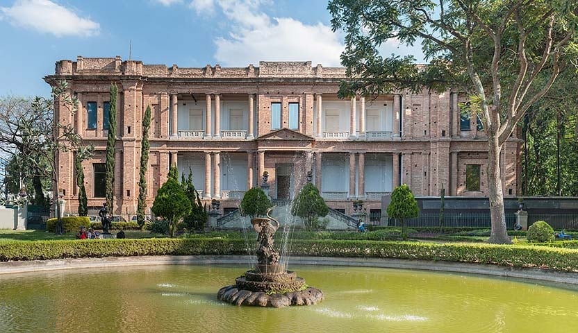 Pinacoteca do Estado de SP (São Paulo):  Inaugurada em 1905, tem mais de 10 mil obras de pintores brasileiros dos séculos XIX e XX. E prestigiadas coleções , entre as quais a Brasiliana, que reúne obras de estrangeiros atuantes no Brasil e a Coleção Nemirovsky, com obras-primas do Modernismo brasileiro. 