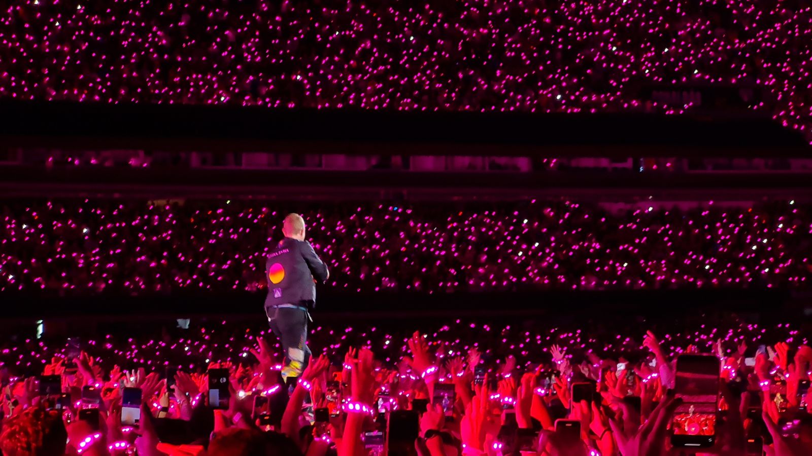 Coldplay iluminou Estádio do Morumbi com pulseiras de LED. Foto: Isabela Frasinelli/iG - 10.03.2023
