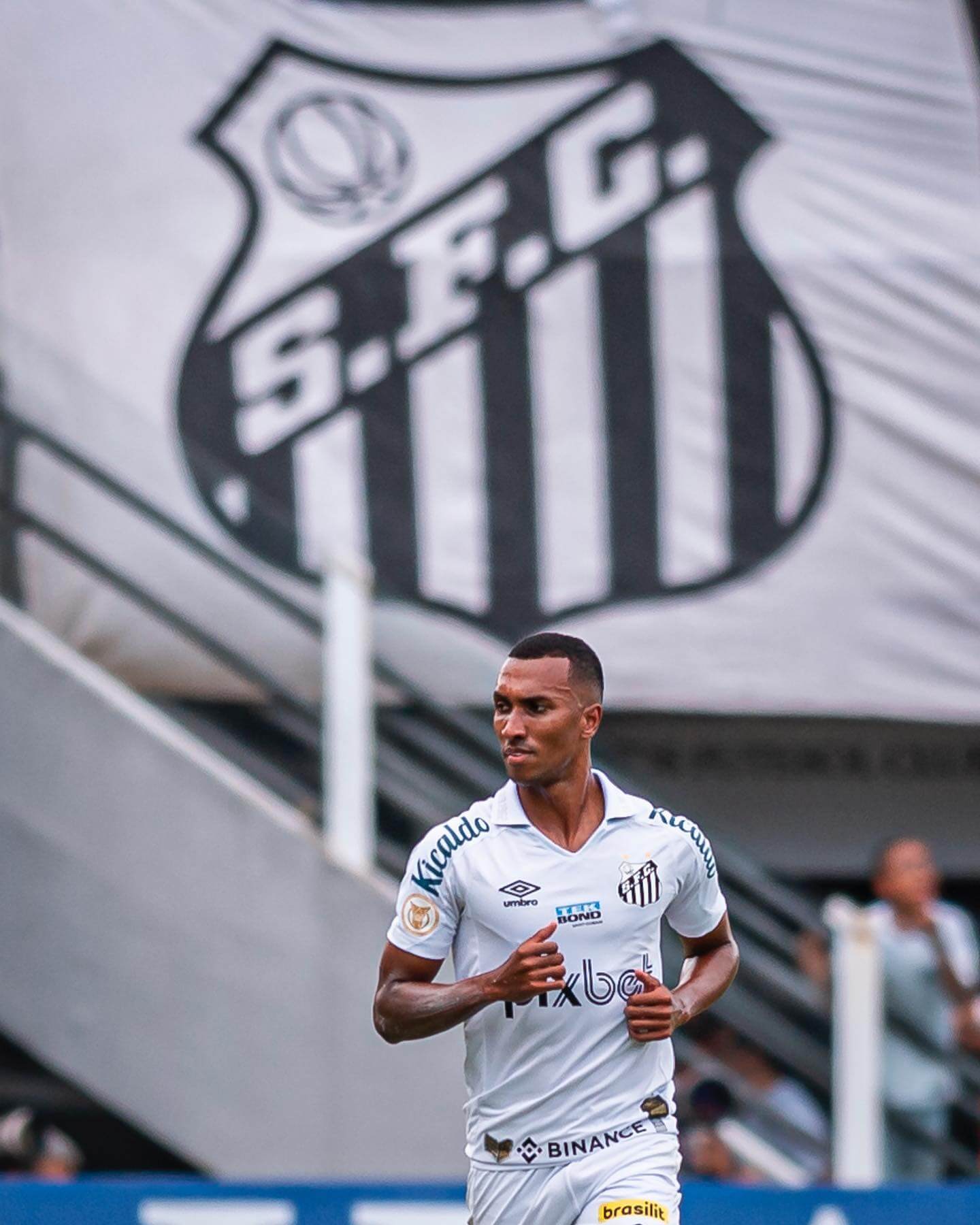 Fortaleza busca Lucas Braga e oferece jogadores, mas Santos faz jogo duro