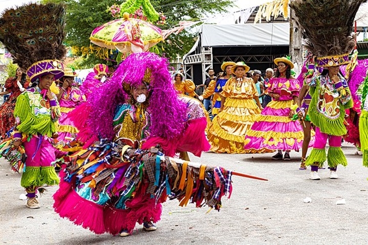O Maracatu Nação é bastante comum na área metropolitana do Recife e teve seu primeiro registro em 1711. Reprodução: Flipar