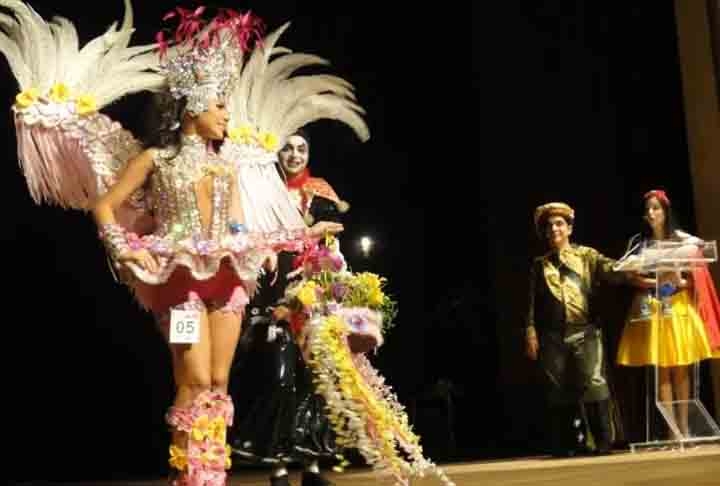 Outro evento do carnaval de Manaus é o concurso de máscaras e fantasias. Promovido pelo governo do Amazonas, ele acontece no belo Teatro Amazonas.  Reprodução: Flipar