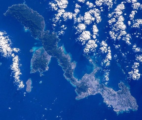 As Ilhas Ryukyu, região onde a estrutura foi encontrada, formam um extenso arquipélago localizado no extremo sul do Japão, estendendo-se do sudoeste de Kyushu até perto de Taiwan, no Mar da China Oriental. Reprodução: Flipar
