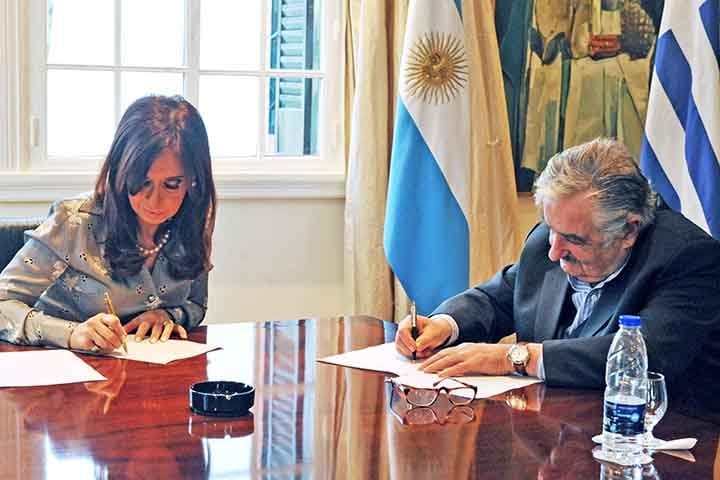 Durante seus mandatos, o político de esquerda promoveu reformas progressistas, com a aprovação de leis que chamaram a atenção do mundo para o país de pouco mais de 3 milhões de habitantes.
 Reprodução: Flipar