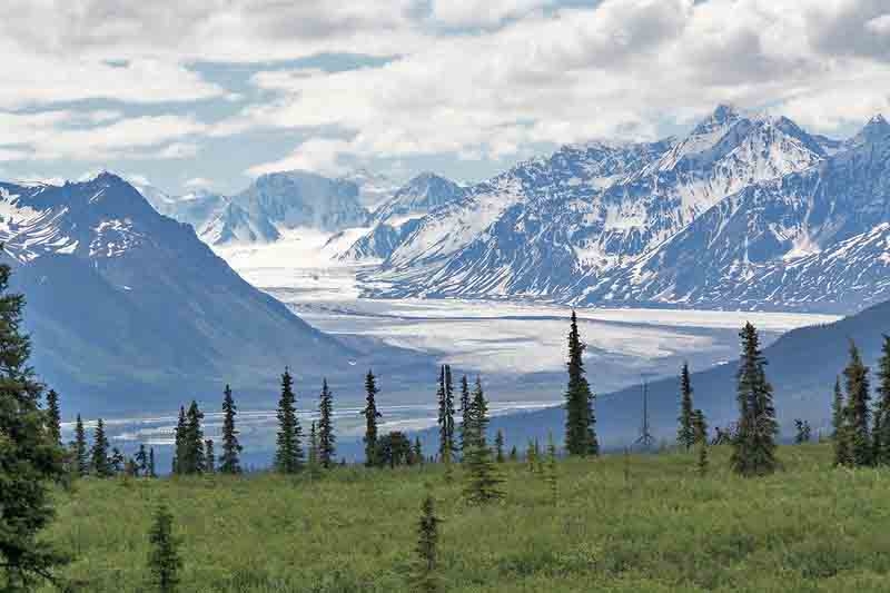 O Alasca é mundialmente conhecido pelo clima polar, com frio durante o ano inteiro e temperaturas mínimas podendo chegar a 50°C negativos. Reprodução: Flipar