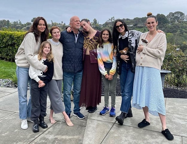 Demi Moore se divorciou de Bruce Willis em 2000, mas seguiu amiga do ex-marido e de sua atual esposa, Emma Heming Willis. 
 Reprodução: Flipar