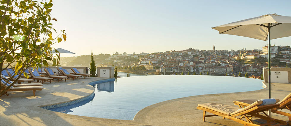 Área da piscina externa do hotel. Foto: Divulgação/The Yeatman Hotel