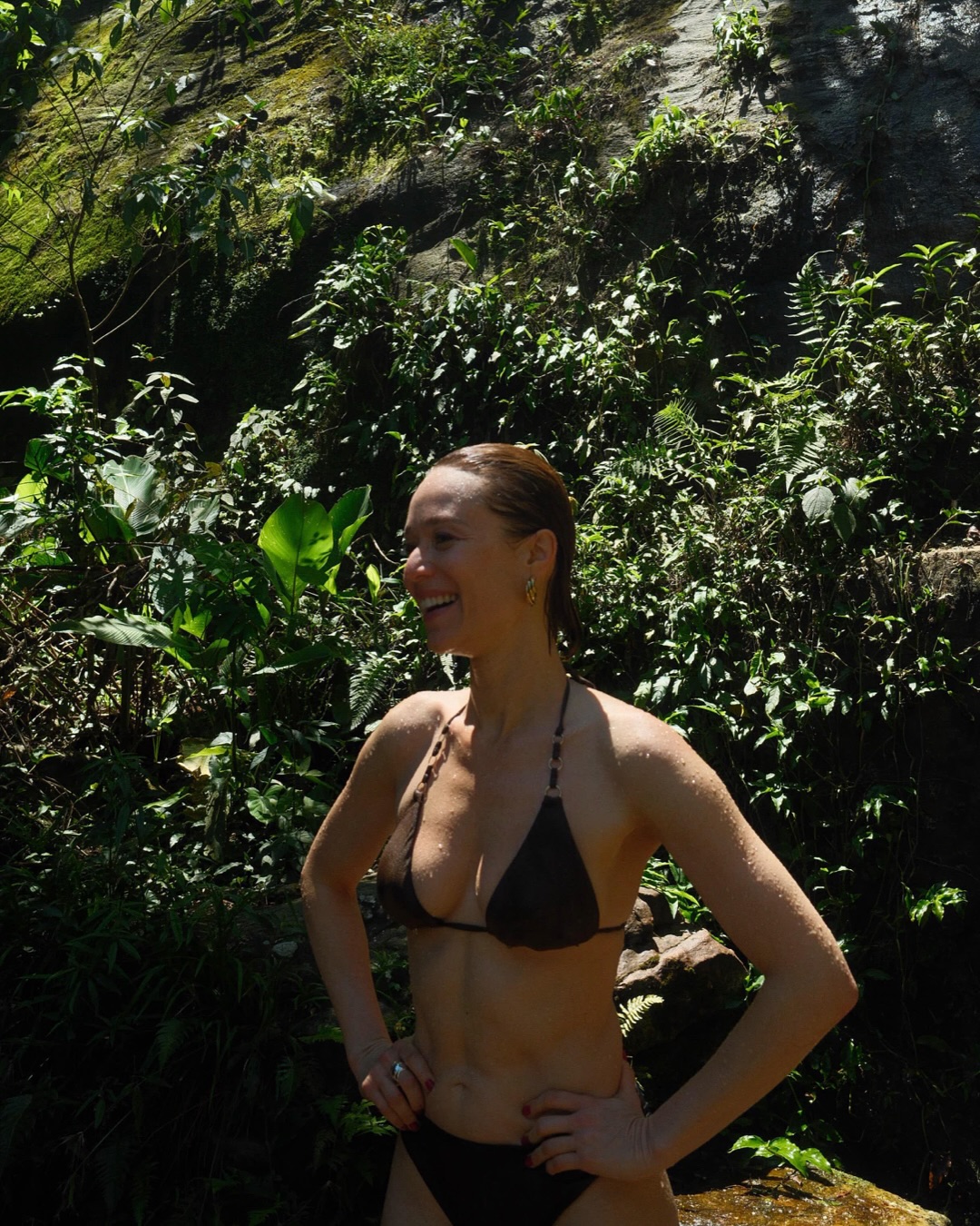 Mariana Ximenes sorrindo. Foto: Reprodução/ Instagram @marianaximenes