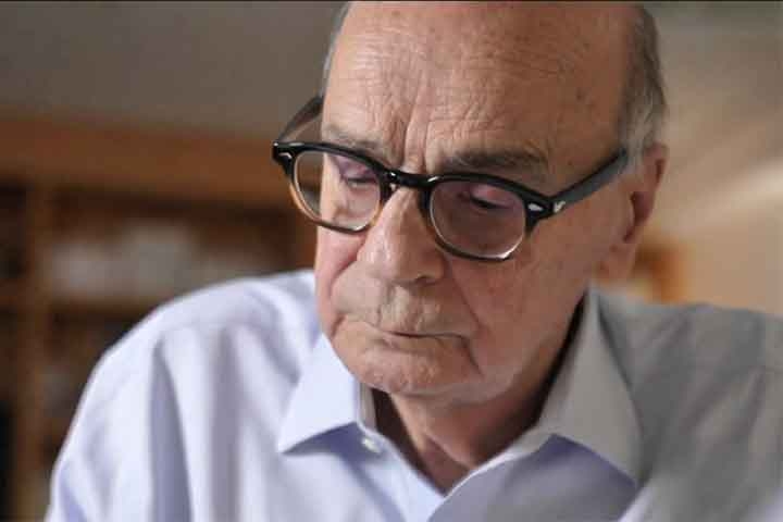 Paralelamente à medicina e à comunicação, Drauzio Varella construiu uma sólida carreira como escritor. Em 1999, lançou “Estação Carandiru”, livro em que relata sua experiência como médico no presídio, obra que se tornou best-seller, venceu o Prêmio Jabuti de não ficção em 2000 e foi adaptada para o cinema em 2003, sob direção de Hector Babenco. 
 Reprodução: Flipar