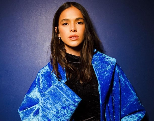  Bruna Marquezine - A atriz nascida em Duque de Caxias (RJ), em 4/8/1995, se chama Bruna Reis Maia. Ela mudou o sobrenome para ingressar numa agência de talentos. Já havia uma Reis Maia cadastrada. Bruna, então, pegou emprestado o sobrenome Marquezine da avó. Reprodução: Flipar