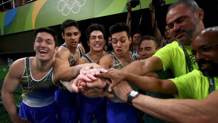 Ginástica comemora resultado histórico. Pela primeira vez, o Brasil leva a equipe masculina para a final. Foto: Divulgação/Rio 2016