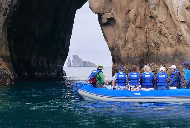  Ilhas Galápagos, Equador – Passeios de barco nas ilhas oferecem oportunidades únicas de avistar animais selvagens e um ecossistema raro, como tartarugas e leões marinhos. O local é conhecido pela sua biodiversidade sem igual. Reprodução: Flipar