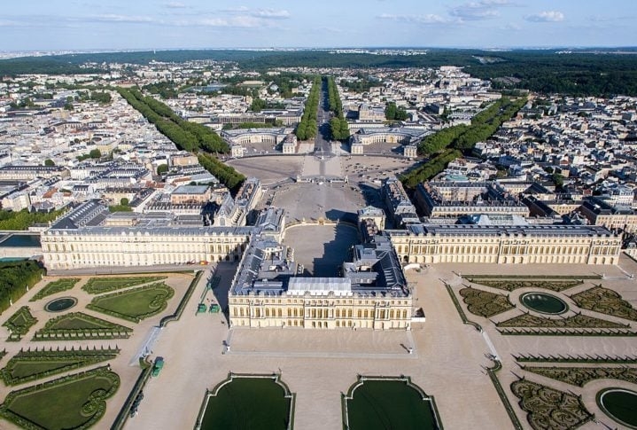 O Château de Versailles, como é conhecido, fica localizado na cidade de Versalhes, a cerca de 20 km a sudoeste de Paris. Reprodução: Flipar
