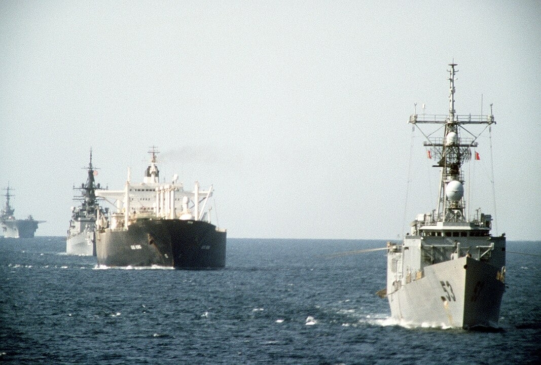 Golfo Pérsico: Situado entre Irã, Arábia Saudita e outros países, destaca-se pela riqueza em petróleo e gás, sendo vital para a economia global.
 Reprodução: Flipar