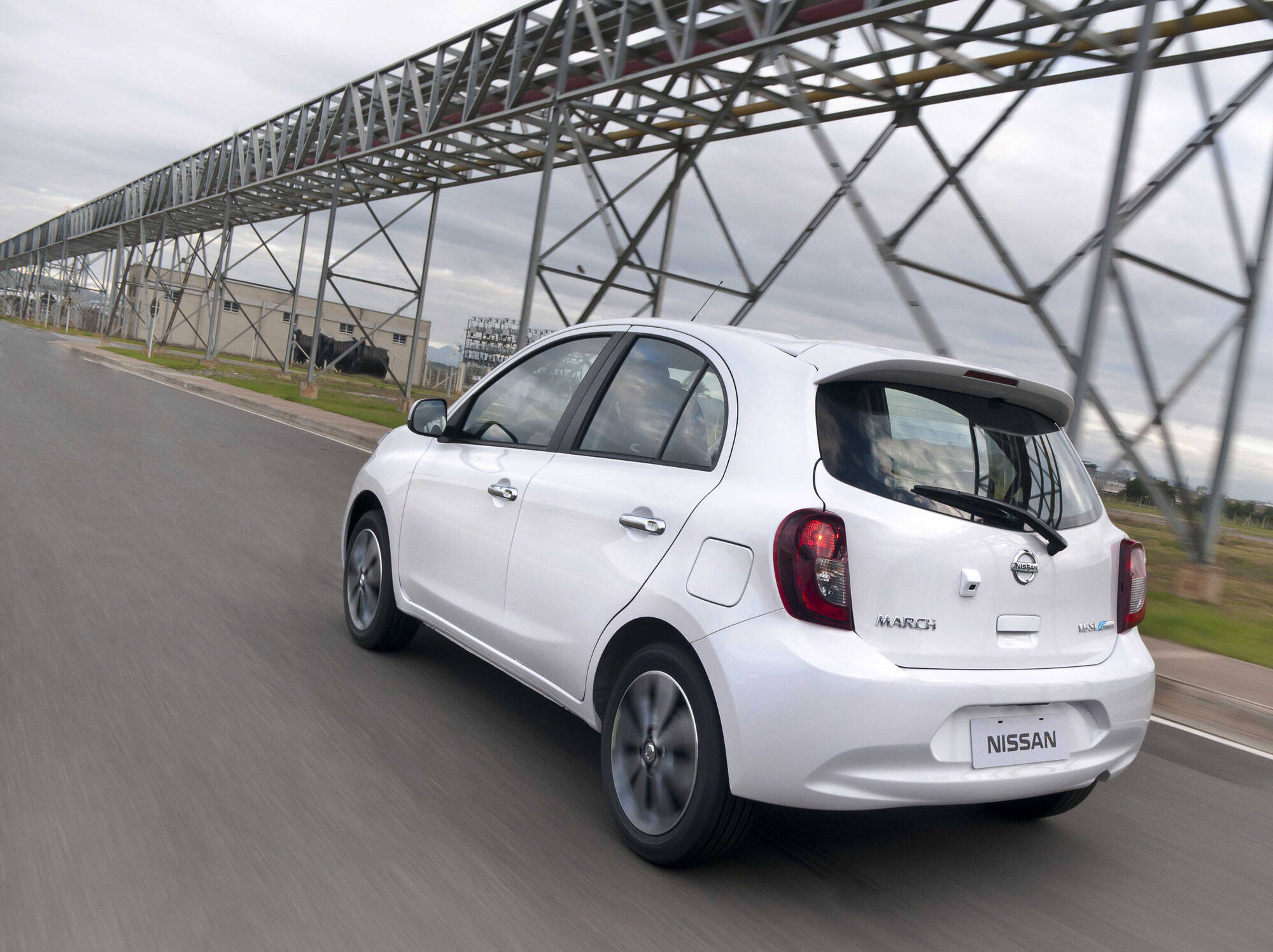 Nissan March e Versa CVT. Foto: Divulgação/Nissan