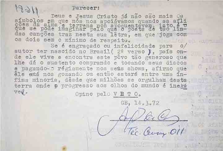 Chico foi um dos compositores mais censurados pela ditadura militar (1964 - 1985). Não foram poucas as canções que tiveram versos alterados por ordens do censores, como “Samba de Orly”, parceria com Toquinho e Vinícius de Moraes, “Partido Alto” (foto) e “Tanto Mar”, canção alusiva à Revolução dos Cravos, em Portugal. 

 Reprodução: Flipar