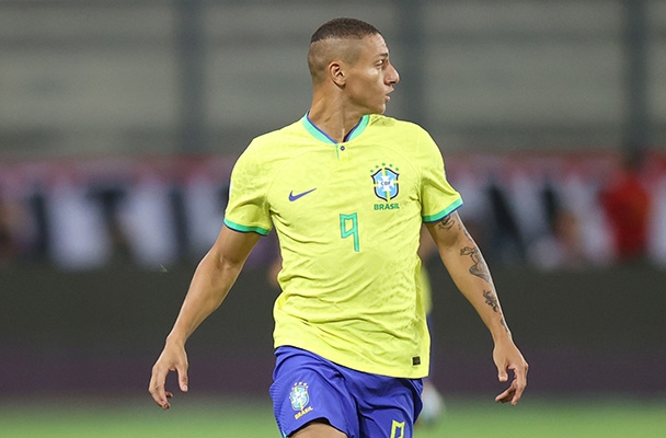 RICHARLISON - Substituiu Neymar no fim do primeiro tempo e segue a sua péssima fase. Nada fez. NOTA 4,0 - Foto: Vitor Silva/CBF