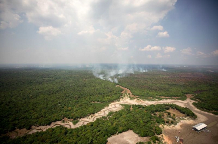 A exemplo da maioria dos municípios do Amazonas, Manaus está enfrentando uma crise ambiental considerada grave.