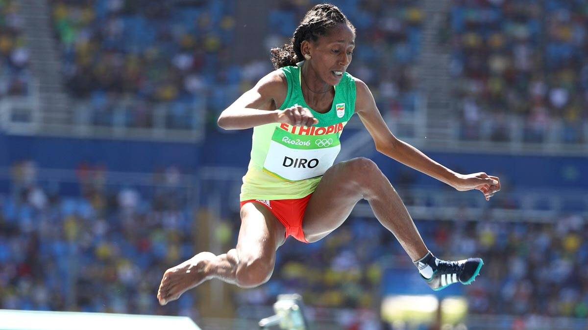 A etíope Etenesh Diro era uma das favoritas nos 3.000 m com obstáculo, perdeu o tênis e correu descalça. Foto: Reprodução Twitter